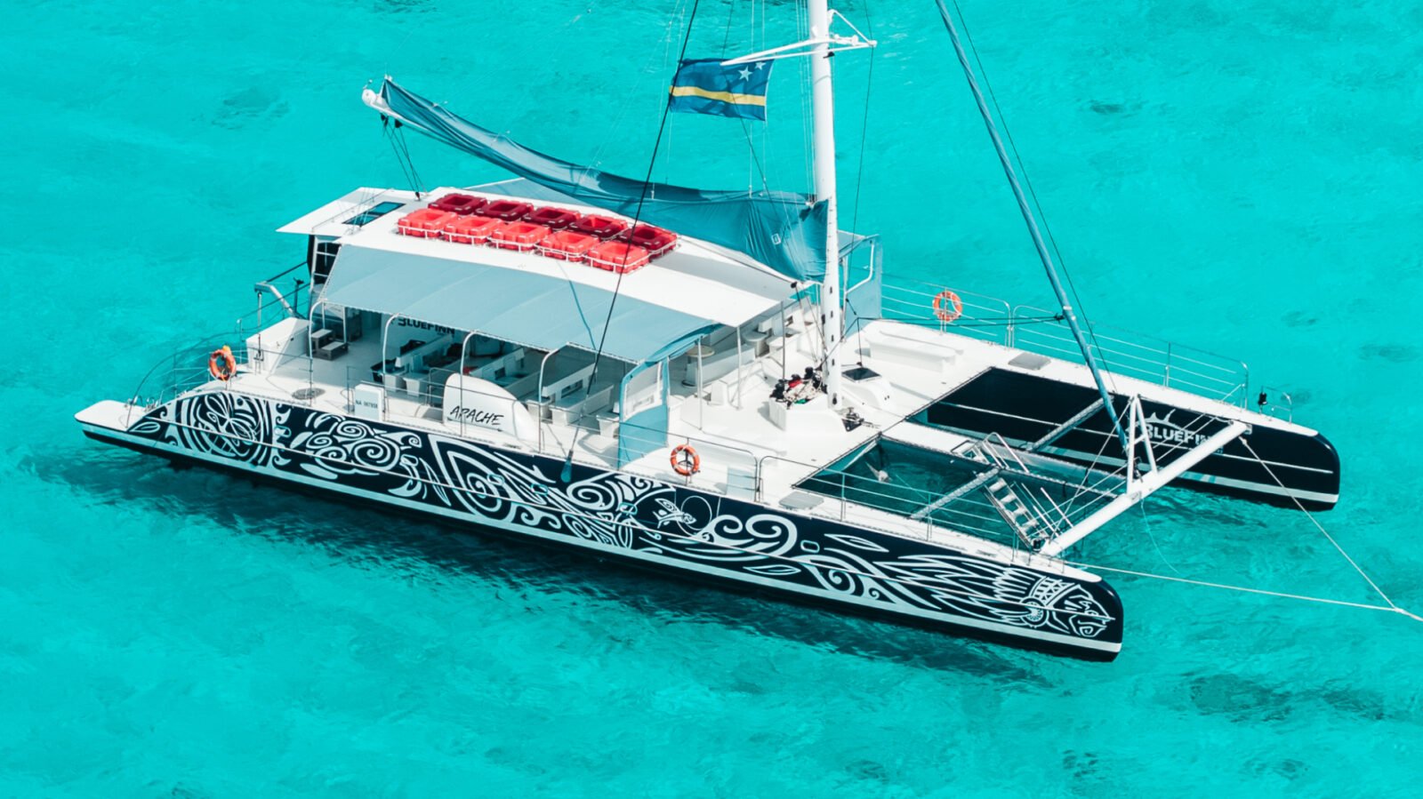 apache bluefinn catamaran klein curacao 1920x1080 1 e1669239240492